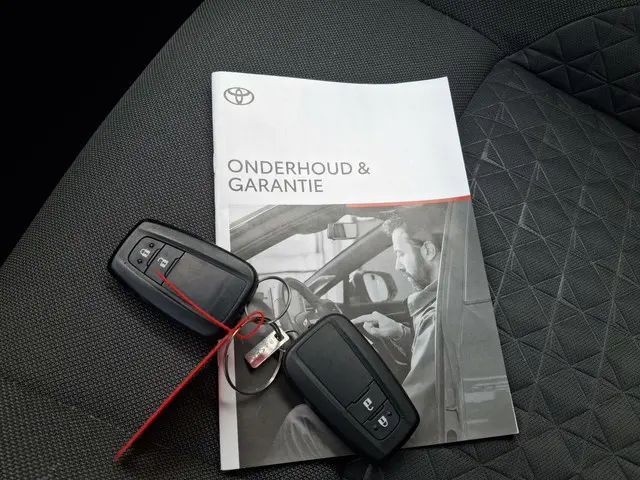 Toyota C-HR 1.8 Hybrid Dynamic 2022 Hybride Benzine 27
