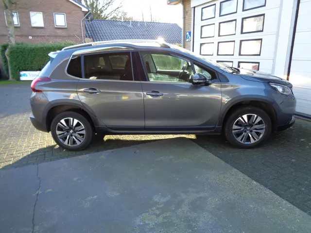 Peugeot 2008 1.2 PureTech GT-Line 2019 Benzine 4