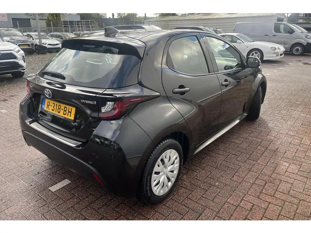 Toyota Yaris 1.5 Hybrid Active 2022 Hybride Benzine 4