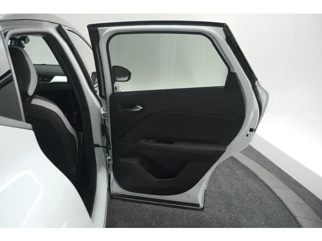 Renault Captur Mild Hybrid 140 EDC Techno 2023 Benzine 70