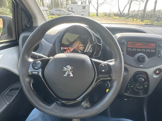 Peugeot 108 1.0 e-VTi Active 2021 Benzine 19