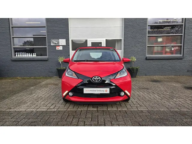 Toyota Aygo 1.0 VVT-i x-wave 2015 Benzine 9