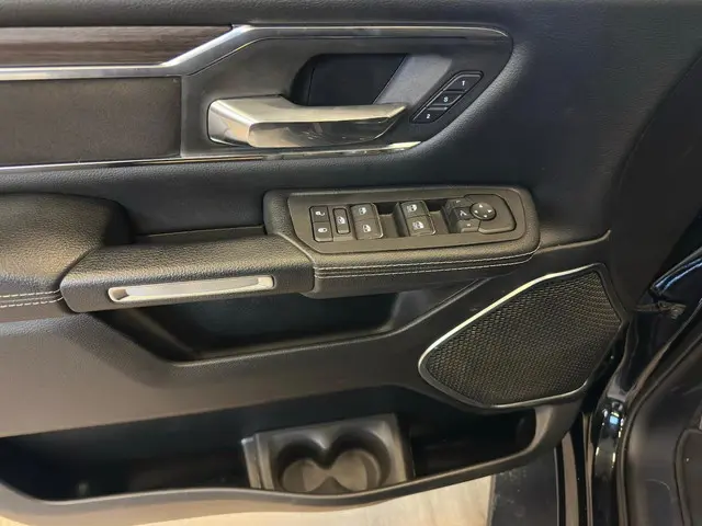 Dodge Ram 1500 5.7 V8 4x4 Crew Cab Laramie 2024 LPG/Gas 19