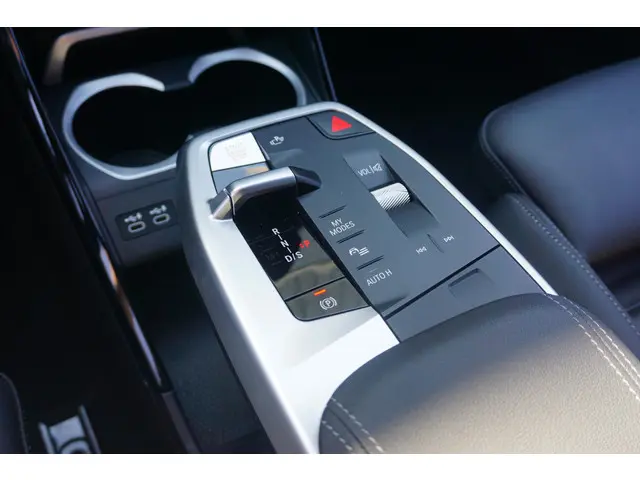 BMW X1 xDrive25e 2023 Hybride Benzine 15