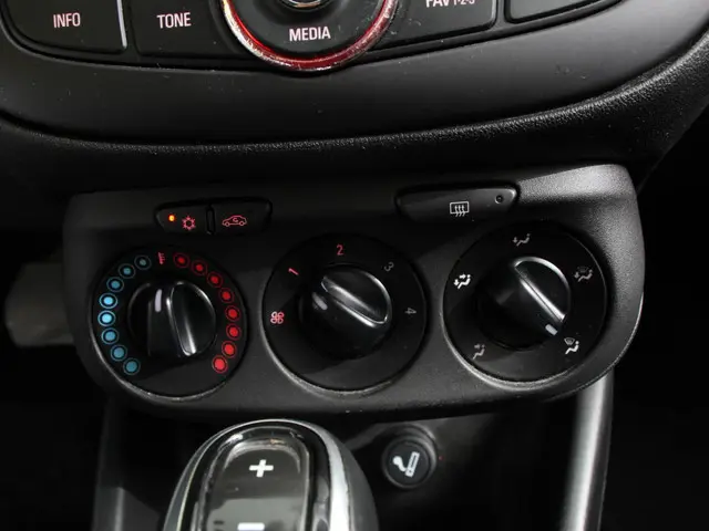 Opel Corsa 1.4 Business+ 2015 Benzine 25