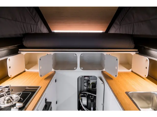 Toyota Land Cruiser 4.0 V6 Tembo Camper 2022 Benzine 50