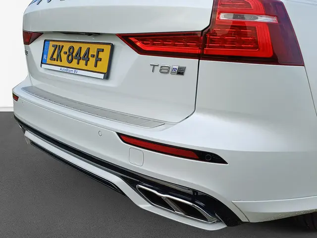 Volvo V60 2.0 T8 AWD R-Design 2019 Hybride Benzine 17