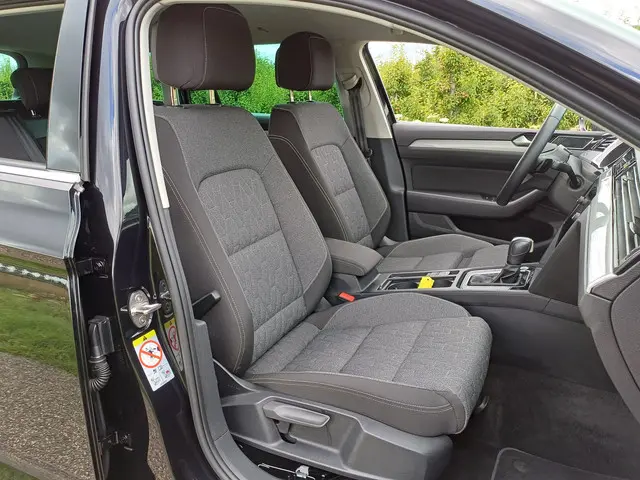 Volkswagen Passat Variant 1.5 TSI Business 2023 Benzine 32