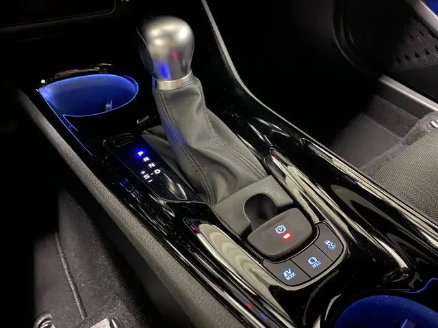 Toyota C-HR 2.0 Hybrid Style 2021 Hybride Benzine 18