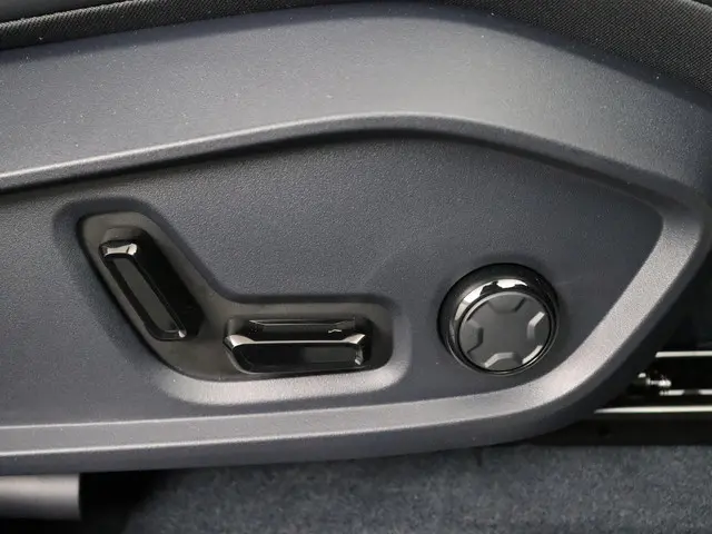 Lynk & Co 08 1.5 More 2025 Hybride Benzine 34