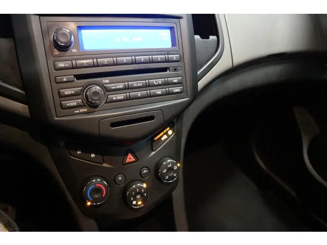 Chevrolet Aveo 1.2 LS / AIRCO / 5 DEURS / WHITE ! ! ! 2013 Benzine 4