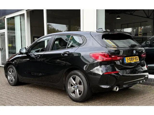 BMW 1 Serie 118i Executive Edition 2020 Benzine 12