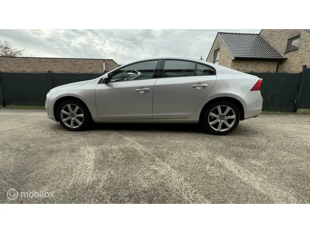 Volvo S60 Diesel Automaat Euro 6b 2016 Diesel 8