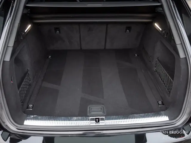 Audi A4 Avant 40 TFSI quattro S-Line 2024 Benzine 9