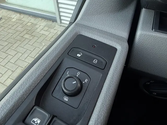 Volkswagen Transporter 2.0 TDI L1H1 28 2021 Diesel 11