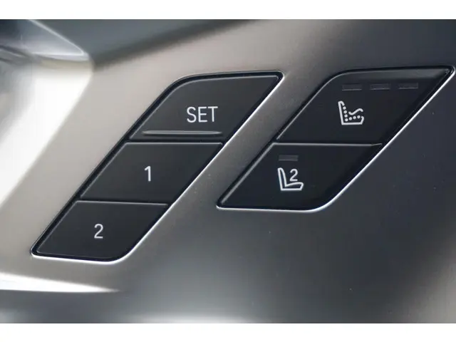 BMW XM 50e 2025 Hybride Benzine 32