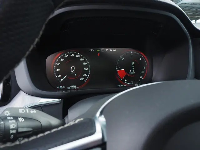 Volvo XC60 2.0 D4 R-Design 2019 Diesel 19