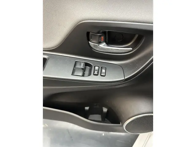 Toyota Yaris 1.5 Hybrid Comfort 2015 Hybride Benzine 25