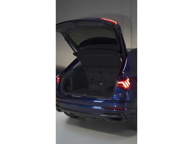 Audi Q3 45 TFSI e S line 2022 Hybride Benzine 29