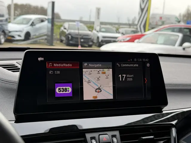 BMW X1 xDrive25e High Executive 2021 Hybride Benzine 32