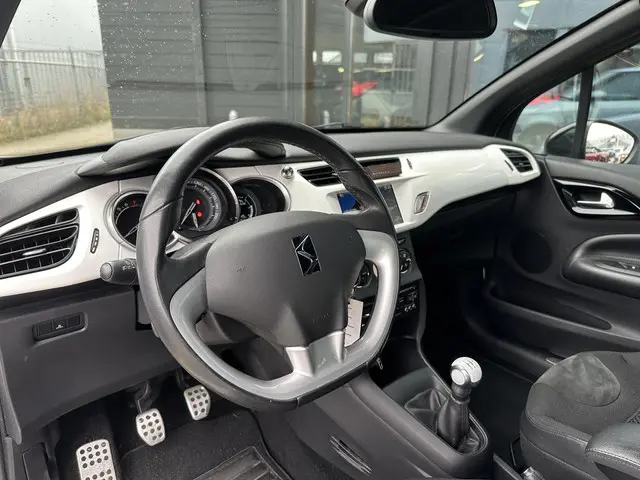 Citroën DS3 Cabrio 1.2 VTi Chic 2013 Benzine 13