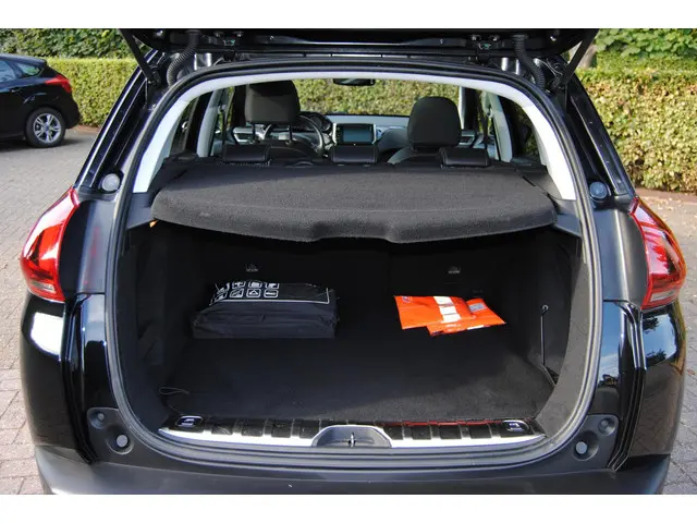 Peugeot 2008 1.2 PureTech Allure 2016 Benzine 19