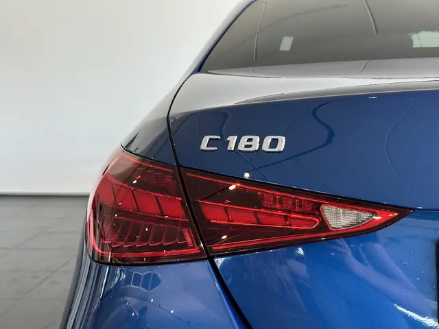 Mercedes-Benz C-Klasse 180 AMG Line 2022 Benzine 29