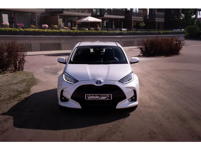 Toyota Yaris 1.5 Hybrid 115 Comfort 2022 Hybride Benzine 12