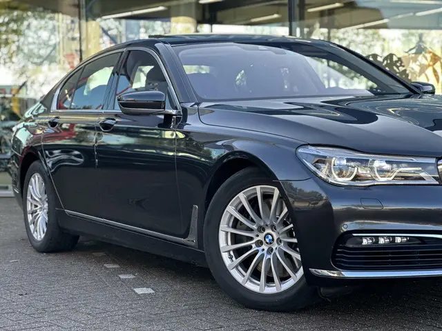 BMW 7 Serie 750i xDrive High Executive 2016 Benzine 8