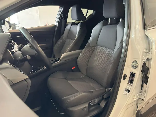 Toyota C-HR 1.8 Hybrid Dynamic 2022 Hybride Benzine 12