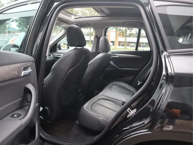 BMW X1 sDrive18i 136 PK High Executive 2017 Benzine 4