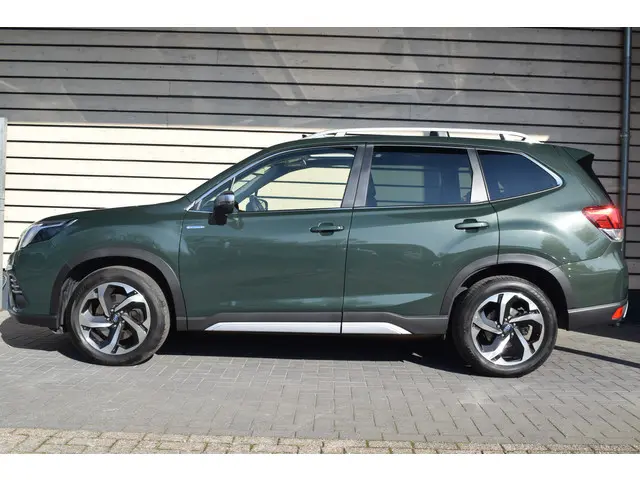 Subaru Forester 2.0i e-BOXER Premium 2023 Hybride Benzine 4