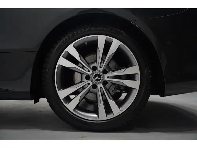 Mercedes-Benz C-Klasse Cabrio 180 AMG Line 2023 Benzine 58