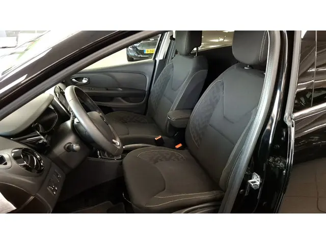 Renault Clio Estate 1.2 TCe Limited 2018 Benzine 18