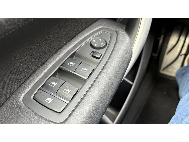 BMW 1 Serie 118i Executive 2018 Benzine 20