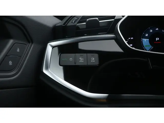 Audi Q3 45 TFSI e S edition 2025 Hybride Benzine 13