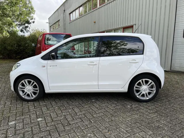 Volkswagen up! 1.0 groove up! BlueMotion 2014 Benzine 2