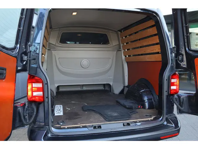 Volkswagen Transporter 2.0 TDI L2H1 Highline 2019 Diesel 9