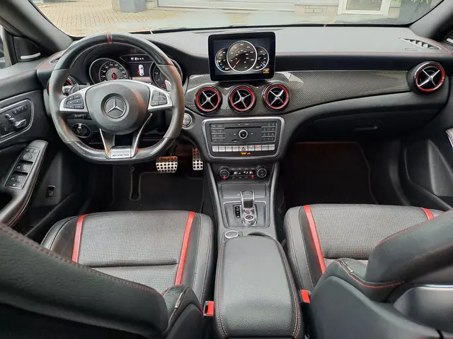 Mercedes-Benz CLA AMG 45 4MATIC 2016 Benzine 18