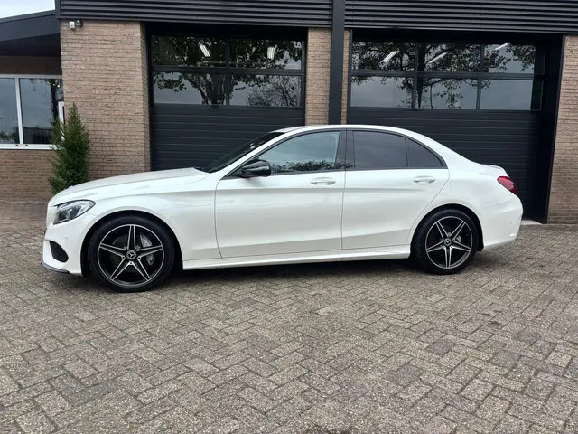 Mercedes-Benz C-Klasse 180 AMG Sport Edition 2017 Benzine 2