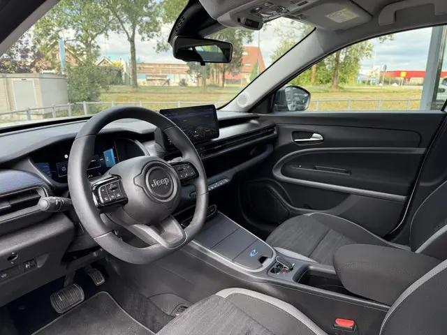 Jeep Avenger Longitude 54 kWh Aut. 2024 Elektrisch 12