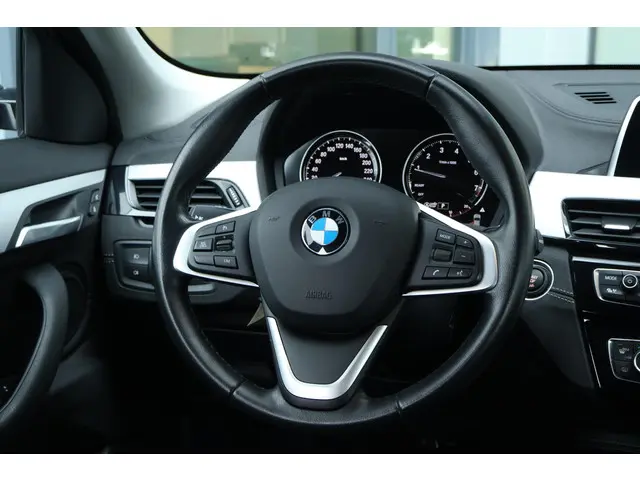 BMW X2 sDrive20i Executive 2018 Benzine 15