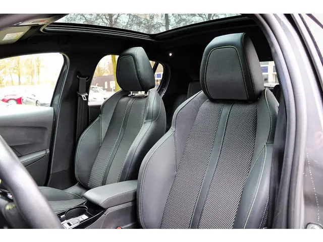 Peugeot 208 Hybrid 136 e-DCS6 GT 2024 Hybride Benzine 11