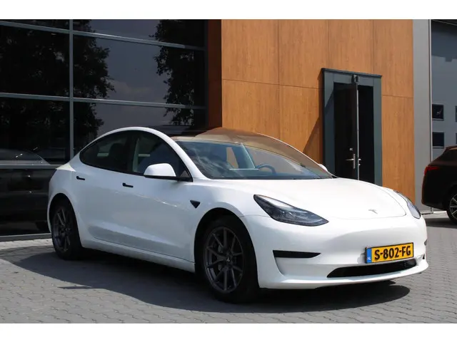 Tesla Model 3 Standard RWD Plus 60 kWh 2022 Elektrisch 13
