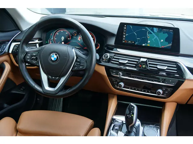 BMW 5 Serie Touring 530i xDrive Executive 2017 Benzine 3