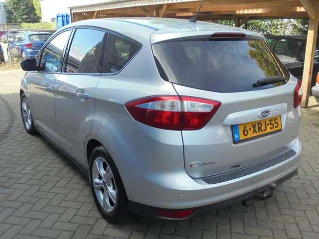 Ford C-MAX 1.0 Titanium APK TREKHAAK 2013 Benzine 10