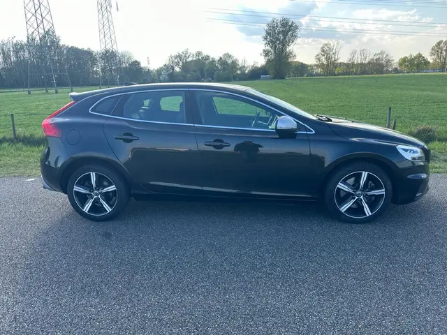 Volvo V40 2.0 T4 Bns Sport PRIJS IS EX BPM ! 2018 Benzine 5
