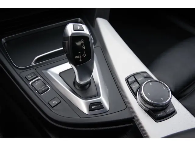 BMW 3 Serie 330e M-sport LEDER/NAVI 2016 Hybride Benzine 10