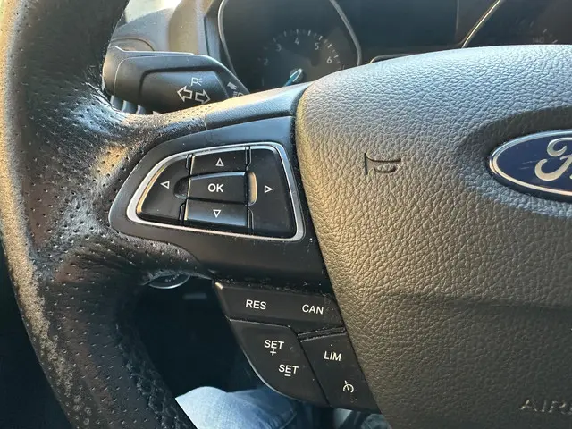 Ford Focus Wagon 1.0 ST-Line / Navi / PDC / Clima 2017 Benzine 6