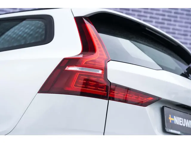 Volvo V60 2.0 B3 Momentum Advantage 2020 Benzine 15